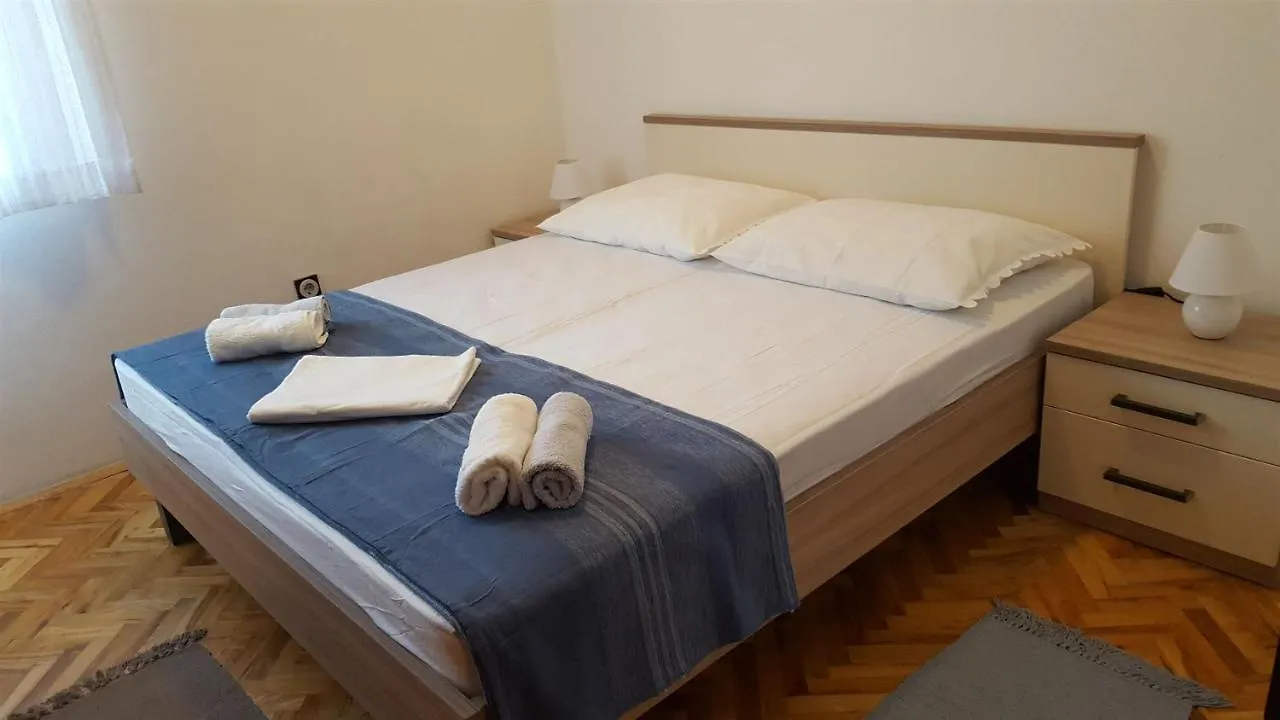 Apartments Ivo Pag Town 0*,
